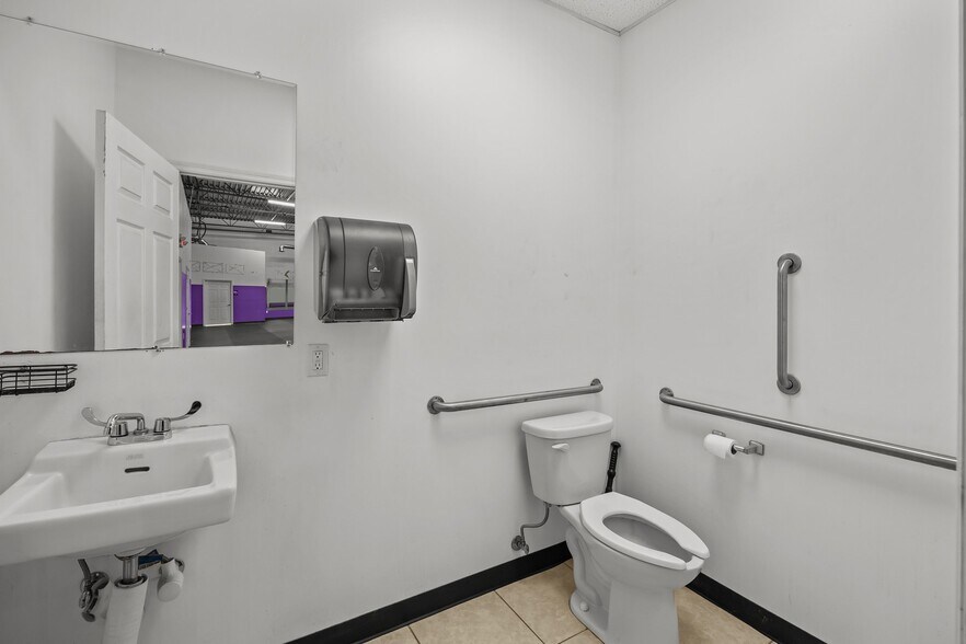 More Photos Of 891-893 Cranbury South River Rd, Monroe Township General Retail For Sale