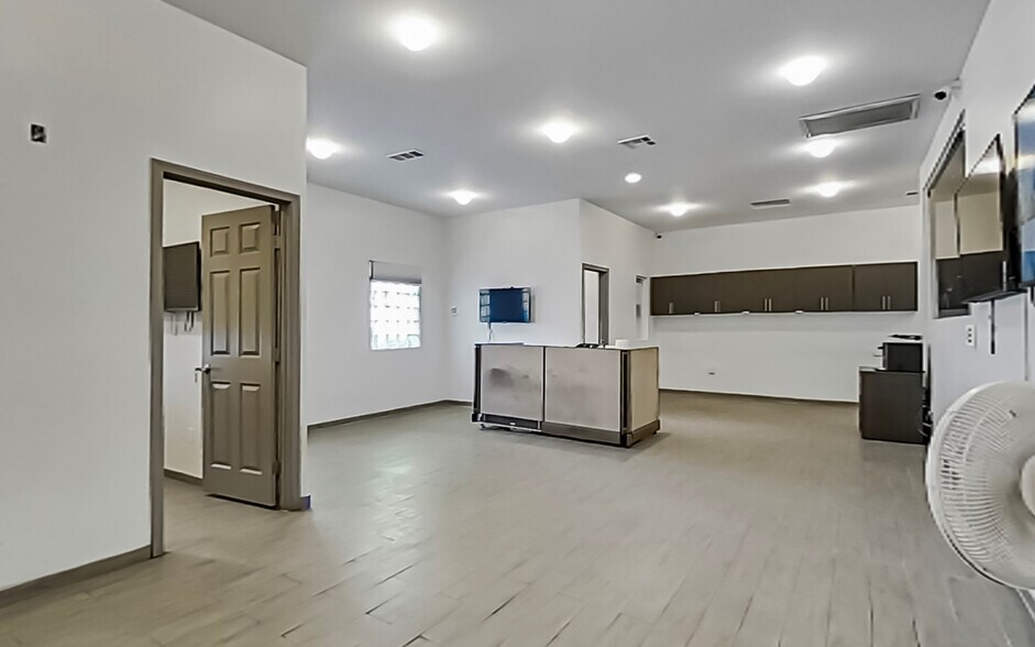 More Photos Of 3414 N 27th Ave, Phoenix Service For Sale