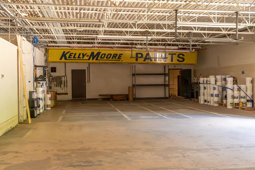 More Photos Of 3101 Alta Mere Dr, Fort Worth Freestanding For Lease