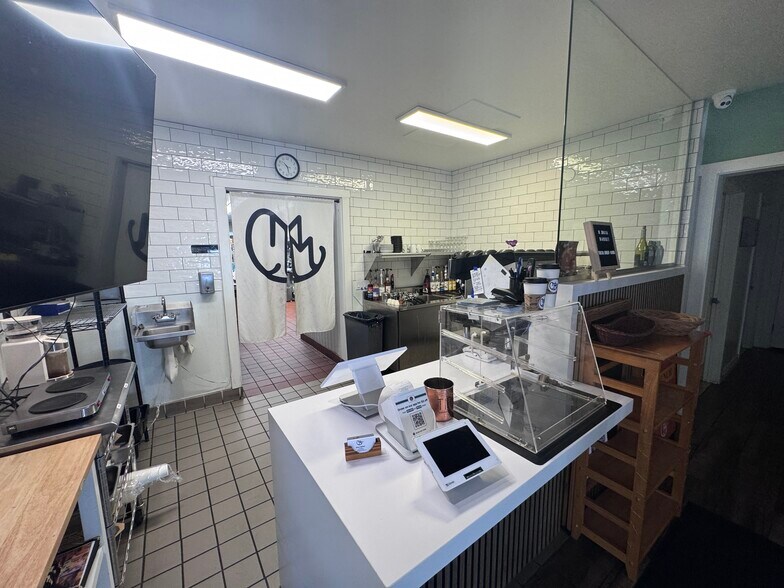 More Photos Of 14554 Big Basin Way, Saratoga Storefront Retail Office For Lease