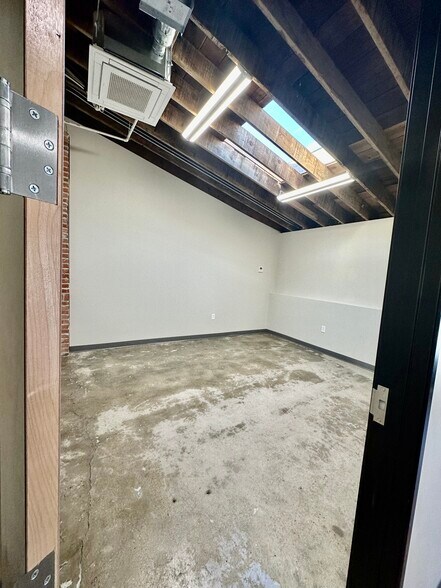 More Photos Of 607 S Public Rd, Lafayette Freestanding For Lease