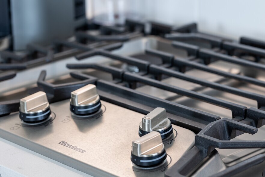 More Photos Of 1380 N California Blvd, Walnut Creek Apartments For Lease