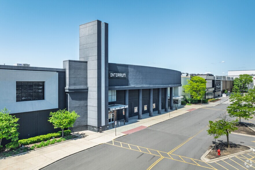 Primary Photo Of , Schaumburg General Retail For Sale