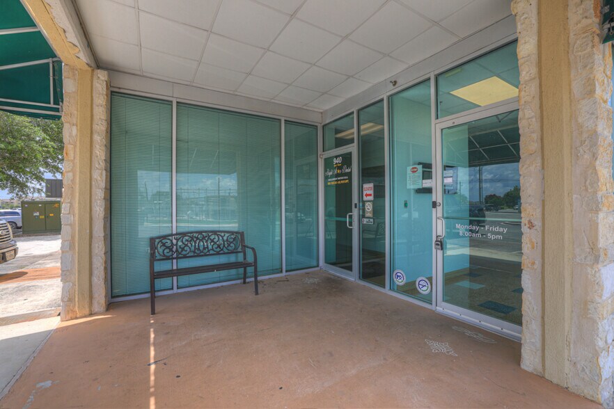 More Photos Of 936 TX-123 Hwy, Seguin Medical For Lease