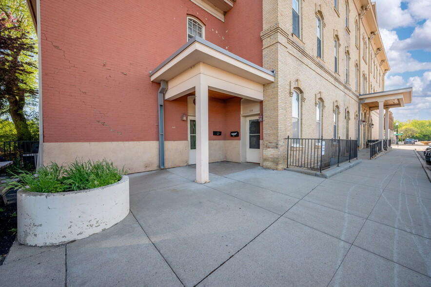 More Photos Of 122 S Minnesota Ave, Saint Peter Apartments For Sale