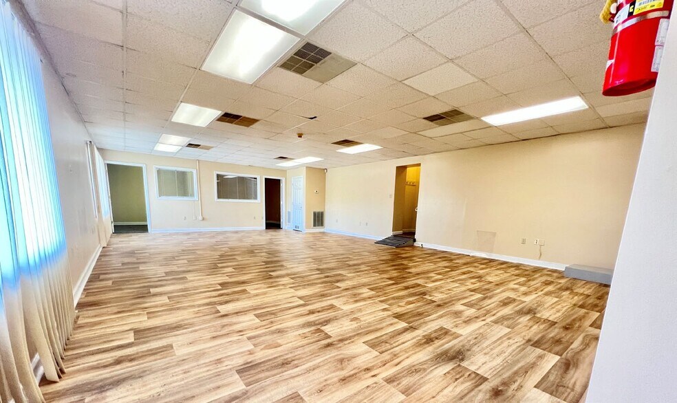 More Photos Of 916 Roanoke Ave, Roanoke Rapids Flex For Lease