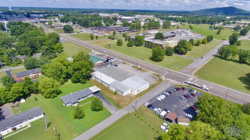 More Photos Of 1608 Madison St, Shelbyville General Retail For Sale