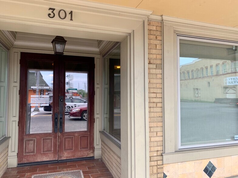 More Photos Of 301 S Collins St, Plant City General Retail For Sale