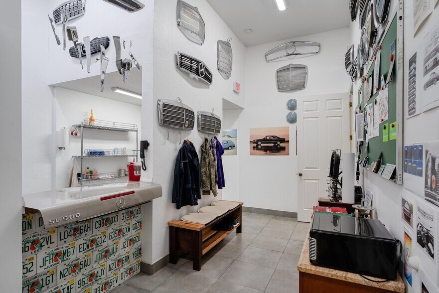 More Photos Of 209 N Industrial Loop, LaBelle Warehouse For Sale