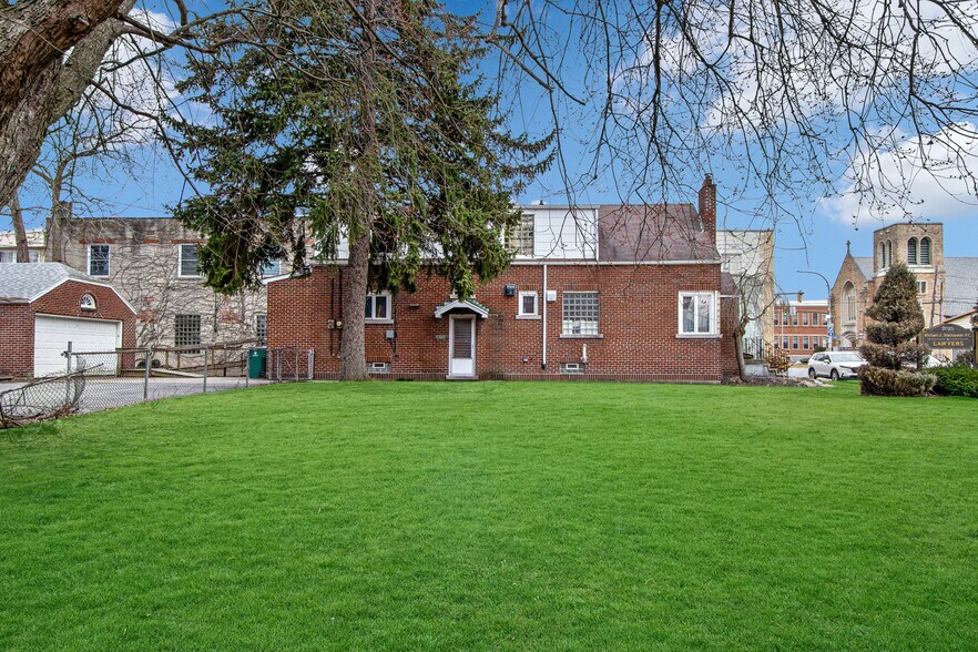 More Photos Of 2025 Clinton St, Buffalo Office For Sale