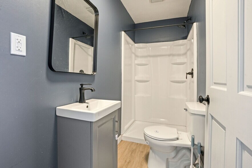 More Photos Of 4983 E Indiana Beach Rd, Monticello Hospitality For Sale