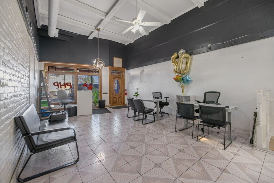 More Photos Of 143 E Tulare Ave, Tulare Storefront For Sale