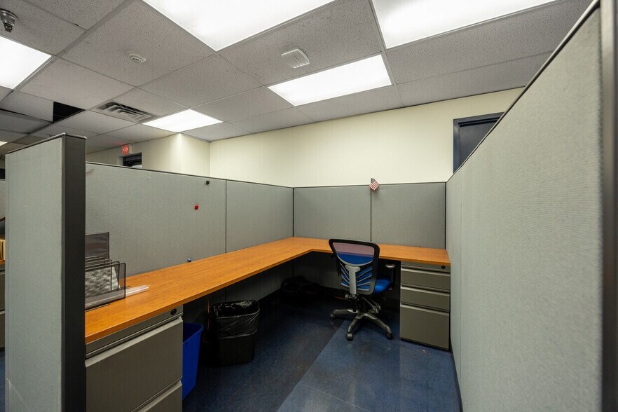 More Photos Of 99 Newbold Rd, Fairless Hills Warehouse For Lease