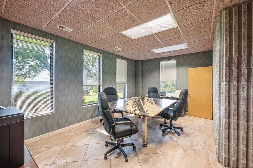 More Photos Of 151 Hanger Cir, Richmond Warehouse For Sale