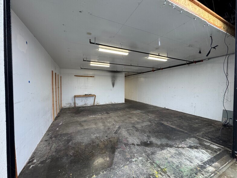 More Photos Of 2400-2496 Teagarden St, San Leandro Warehouse For Lease