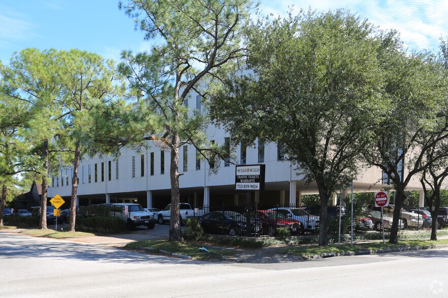 More Photos Of 2020 Southwest Fwy, Houston Office For Lease