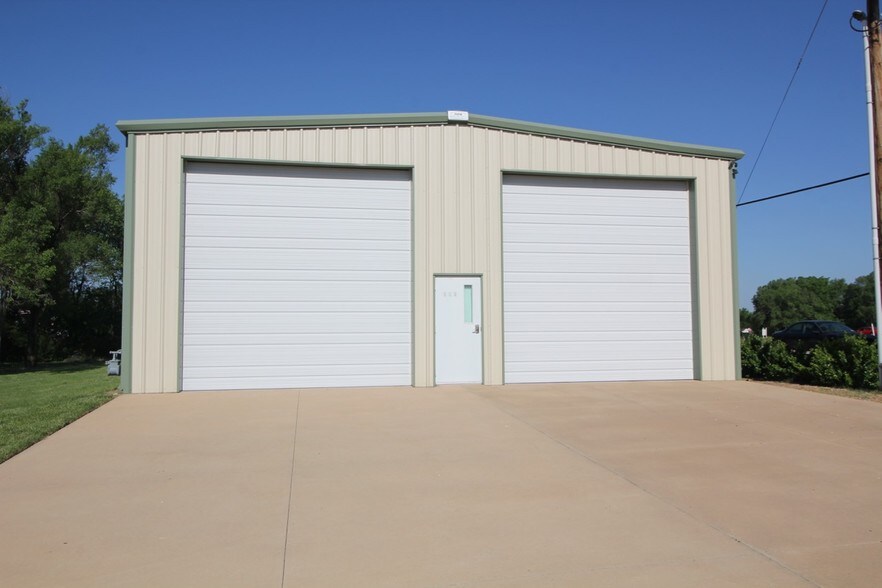 More Photos Of 2202 W Central Ave, El Dorado Light Manufacturing For Sale