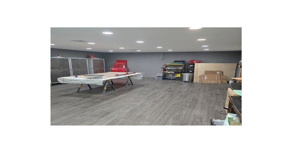 More Photos Of 3595 MacDonnell Dr, Norman Warehouse For Lease