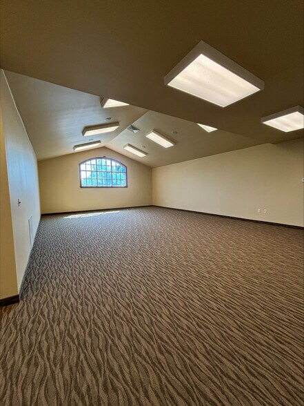 More Photos Of 1500 W Cayuse Creek Dr, Meridian Medical For Lease
