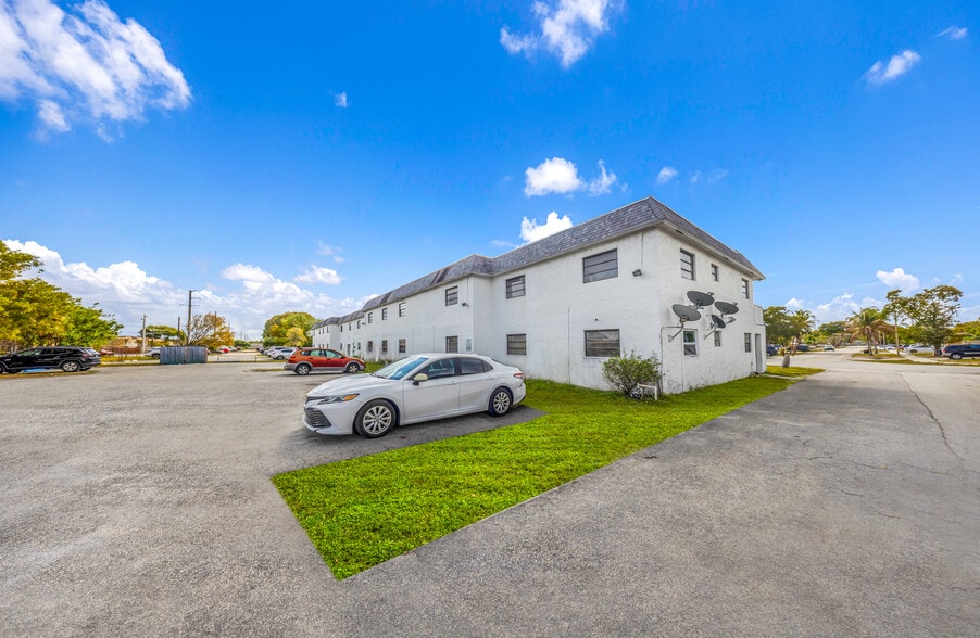 More Photos Of 301 NW 32nd Ct, Pompano Beach Apartments For Sale