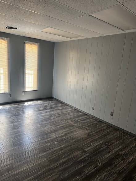 More Photos Of 1112 E Memphis St, Broken Arrow Service For Lease