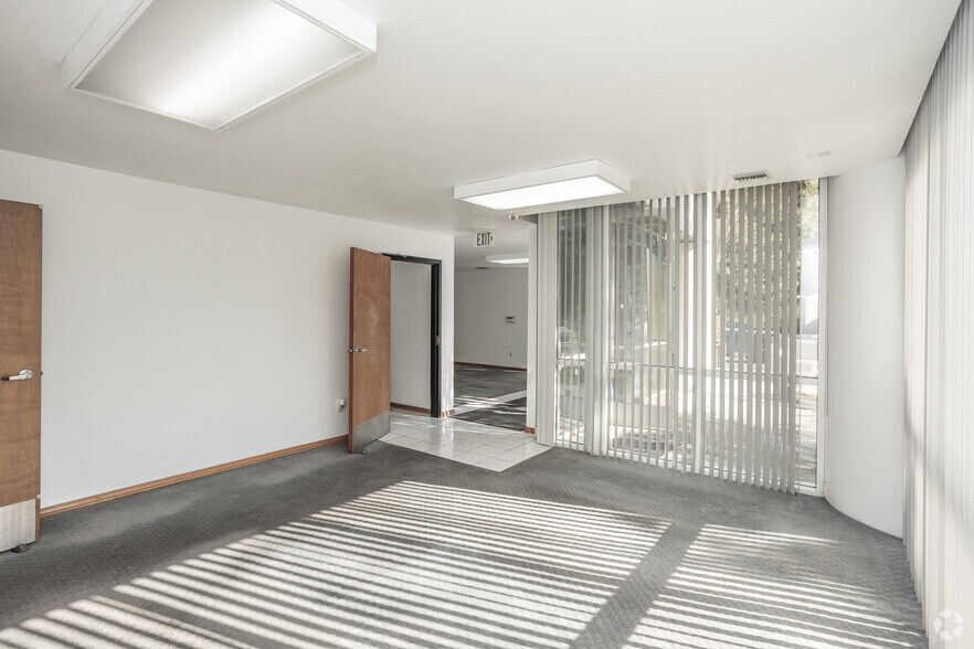 More Photos Of 23671-23675 Via Del Rio, Yorba Linda Light Manufacturing For Sale