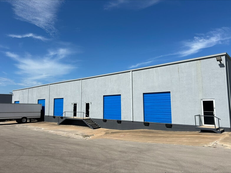 More Photos Of 5721 E Rosedale St, Fort Worth Unknown For Lease