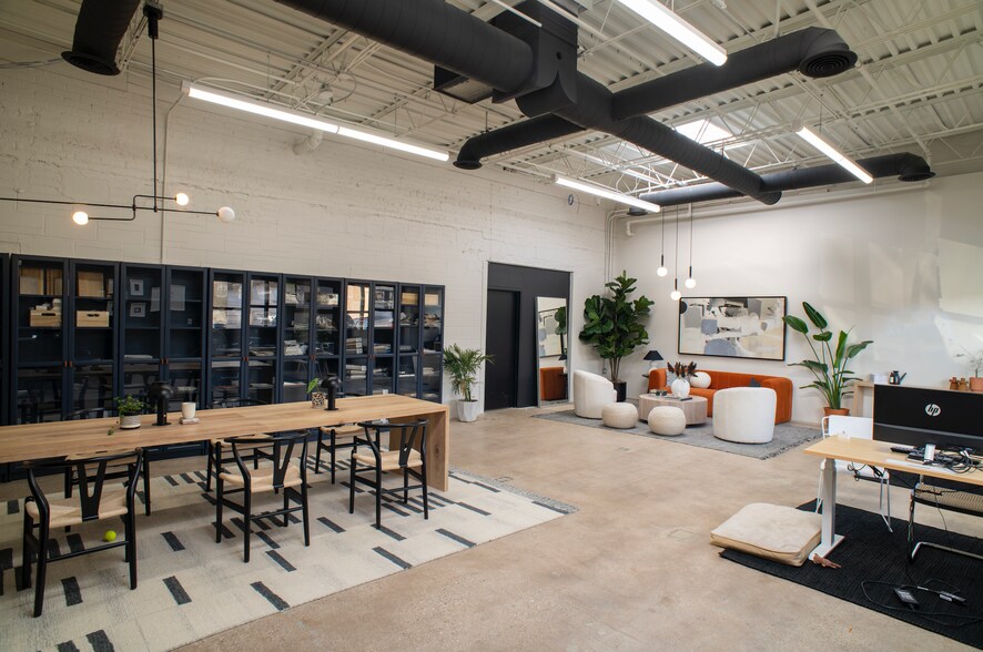 Primary Photo Of 3300-3306 N Knox Ave, Chicago Warehouse For Lease