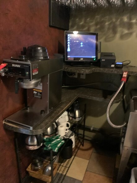 More Photos Of 307 N Broadway, Green Bay Restaurant For Sale