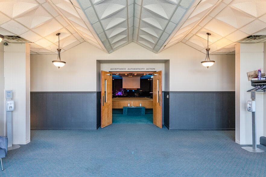 More Photos Of 4445 Wilmington Pike, Dayton Religious Facility For Sale