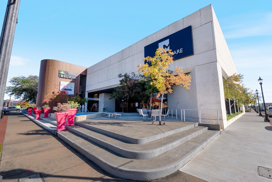 More Photos Of 1023 Main St, Conway Bank For Lease