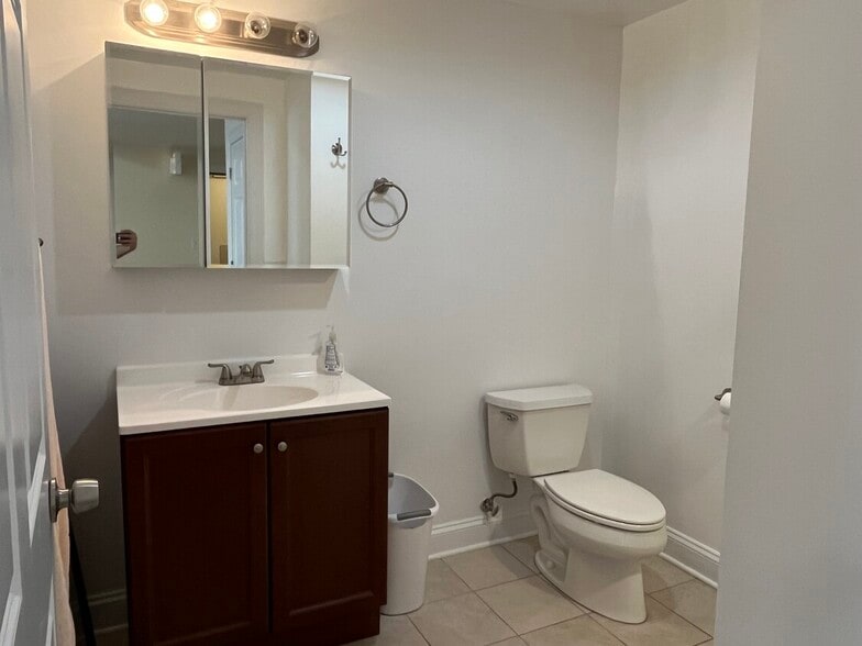 More Photos Of 1447-1455 W Irving Park Rd, Chicago Apartments For Lease