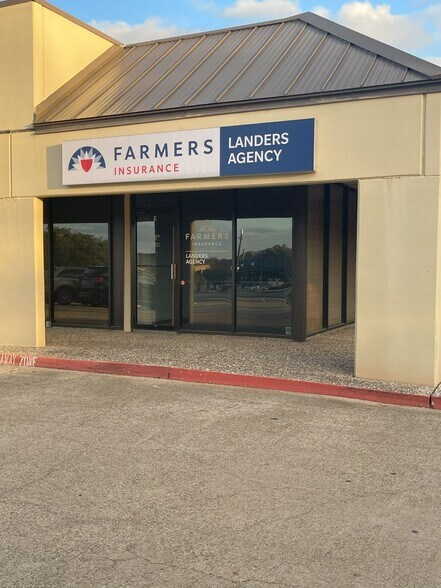 More Photos Of 404 University Dr E, College Station General Retail For Lease