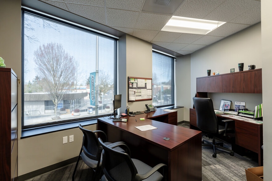 More Photos Of 3902 NE Sandy Blvd, Portland Office For Sale