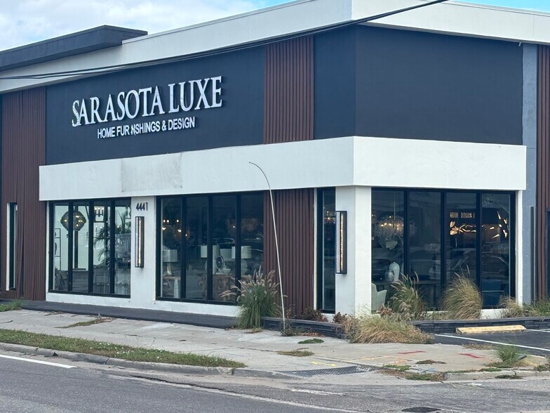 More Photos Of 4441 S Tamiami Trl, Sarasota Freestanding For Sale