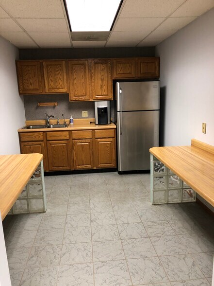 More Photos Of 1901-1945 Wright Blvd, Schaumburg Light Distribution For Sale