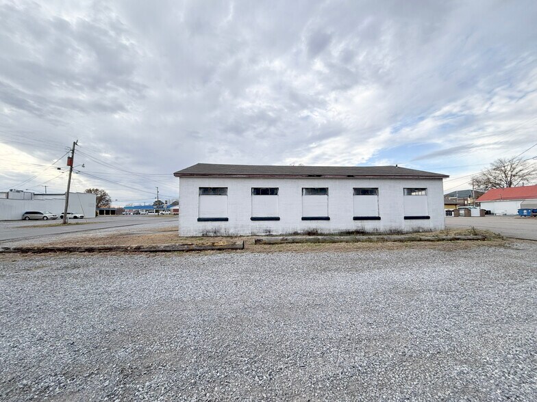 More Photos Of 507 S 12th St, Murray Flex For Sale