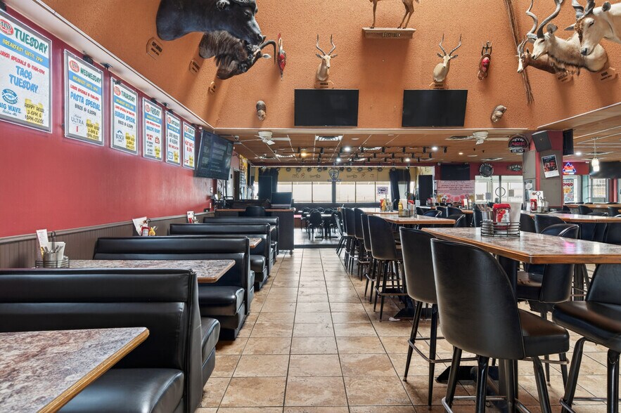 More Photos Of 17646 NE Central Ave, Ham Lake Restaurant For Sale