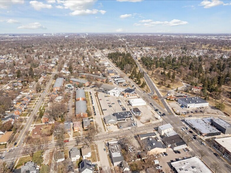 More Photos Of 1107 Crooks Rd, Royal Oak Storefront For Sale