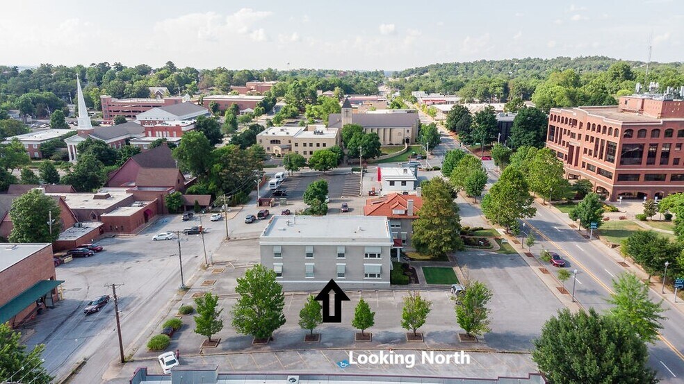 More Photos Of 215 N College Ave, Fayetteville Office For Lease
