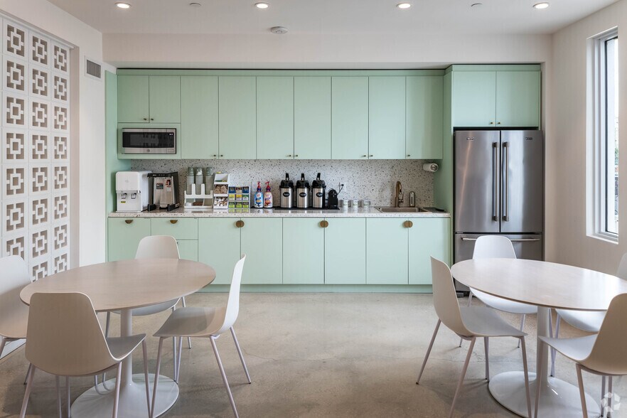 More Photos Of 2031 Harrison St, Hollywood Coworking Space