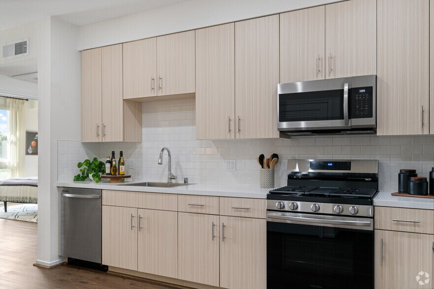 More Photos Of 6838-6874 Northbank Dr, Ventura Apartments For Lease