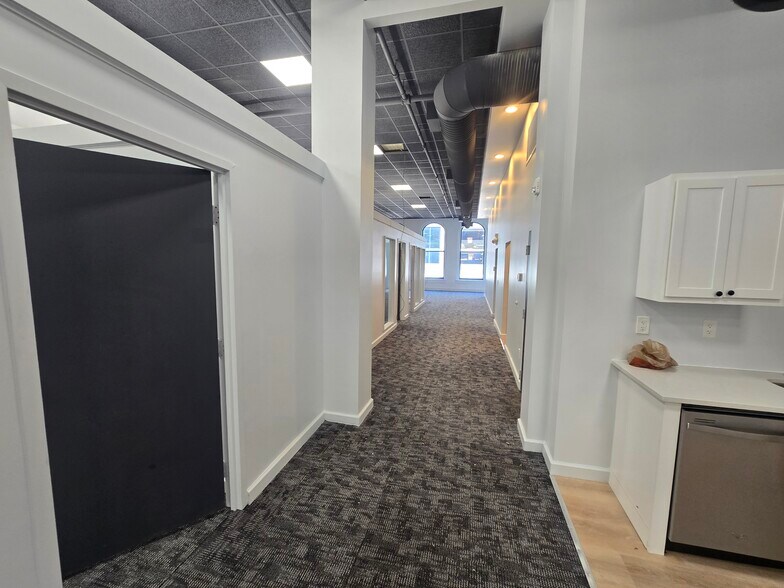 More Photos Of 133 W 4th St, Cincinnati Office For Sale