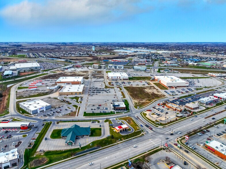 More Photos Of 3825 Westdale Dr SW, Cedar Rapids Freestanding For Sale