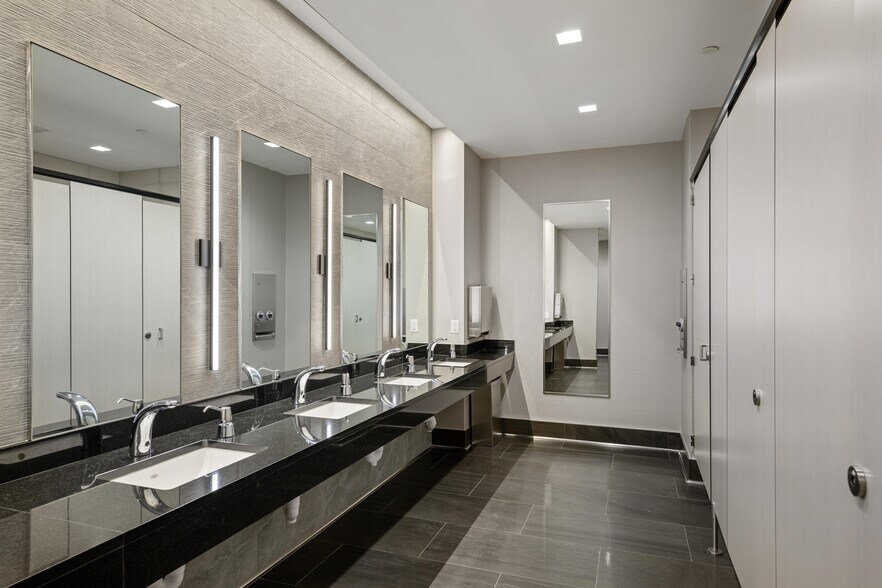 More Photos Of 1400 16th St NW, Washington Office For Lease