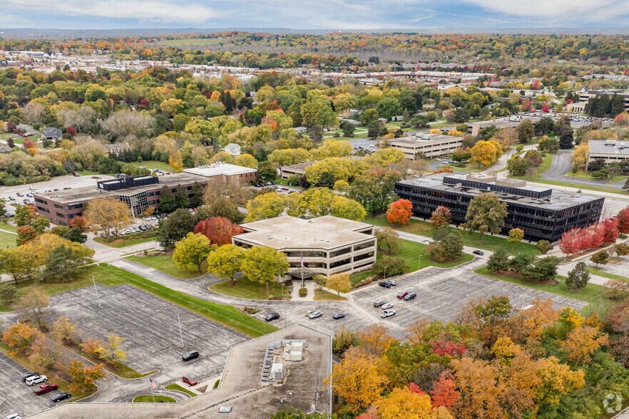 More Photos Of 250 S Executive Dr, Brookfield Office For Lease