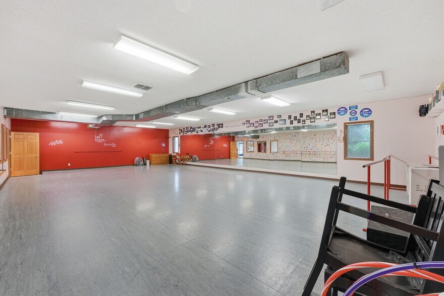 More Photos Of 251 8th St NW, Elk River Office For Sale