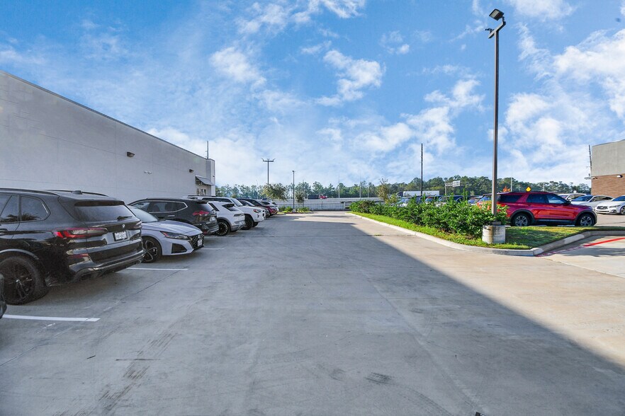 More Photos Of 10423 N Sam Houston Pky E, Humble Sports And Entertainment For Sale