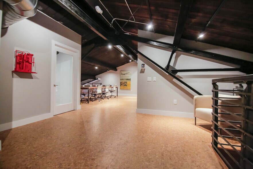 More Photos Of 12-18 W Willow Grove Ave, Philadelphia Self Storage For Lease