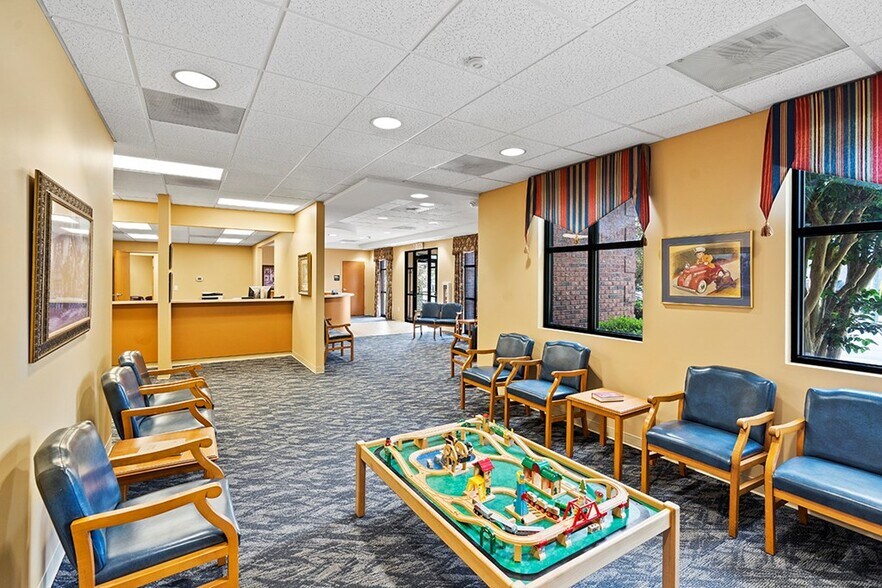 More Photos Of 202 Overland Dr, Greenwood Medical For Sale
